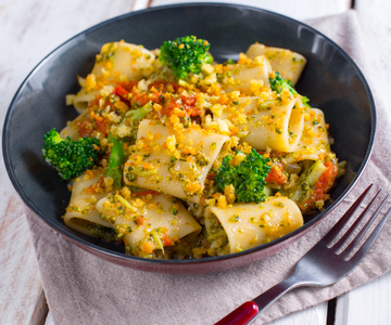 Pasta with broccoli, cherry tomatoes and soft bread