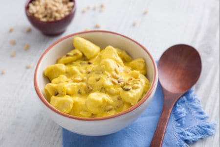 Chicken bites with yogurt and turmeric