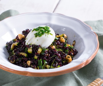 https://www.giallozafferano.com/images/257-25773/Rice-salad-with-aromatic-herbs-and-soft-egg_360x300.jpg