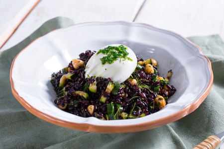 Rice salad with aromatic herbs and soft egg