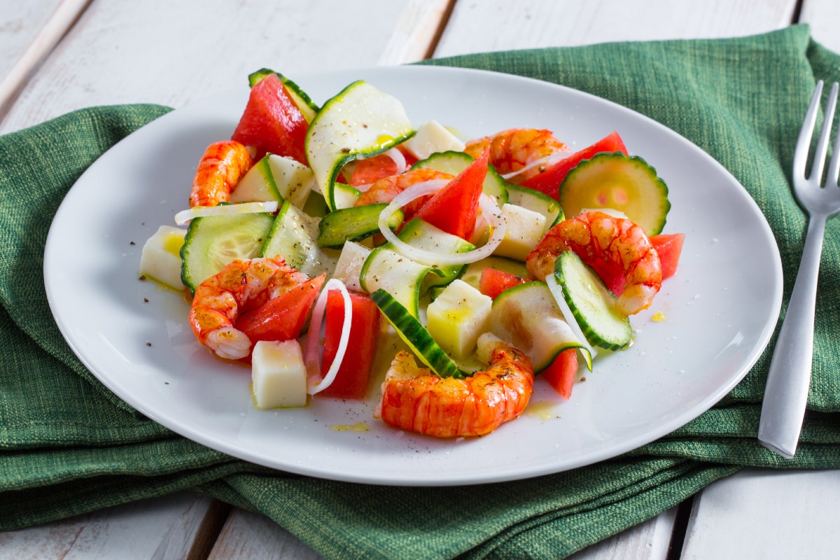 Raw vegetables, shrimps and taleggio cheese