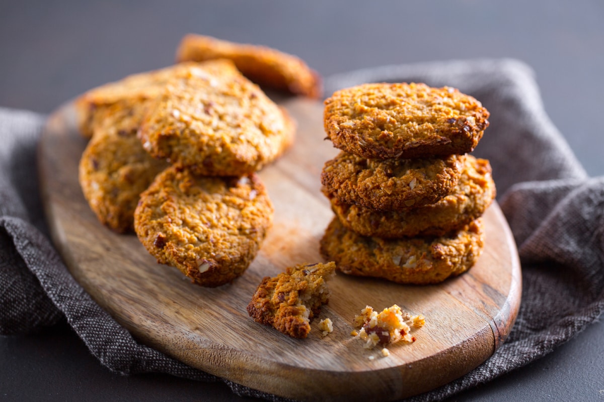 Oat and walnut cookies