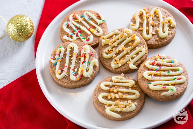 Christmas spice cookies - Italian recipes by GialloZafferano