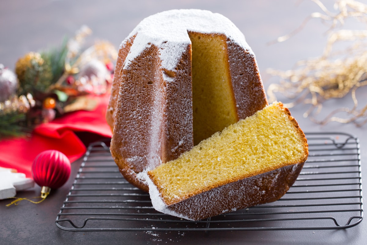 Pan italiano pandoro