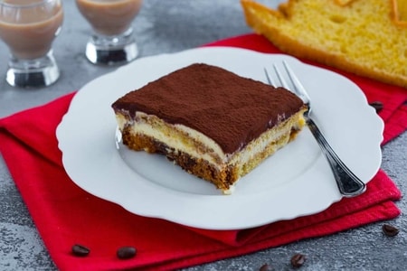 Pandoro tiramisù with baileys