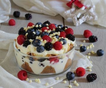 Pandoro tiramisù with wild berries