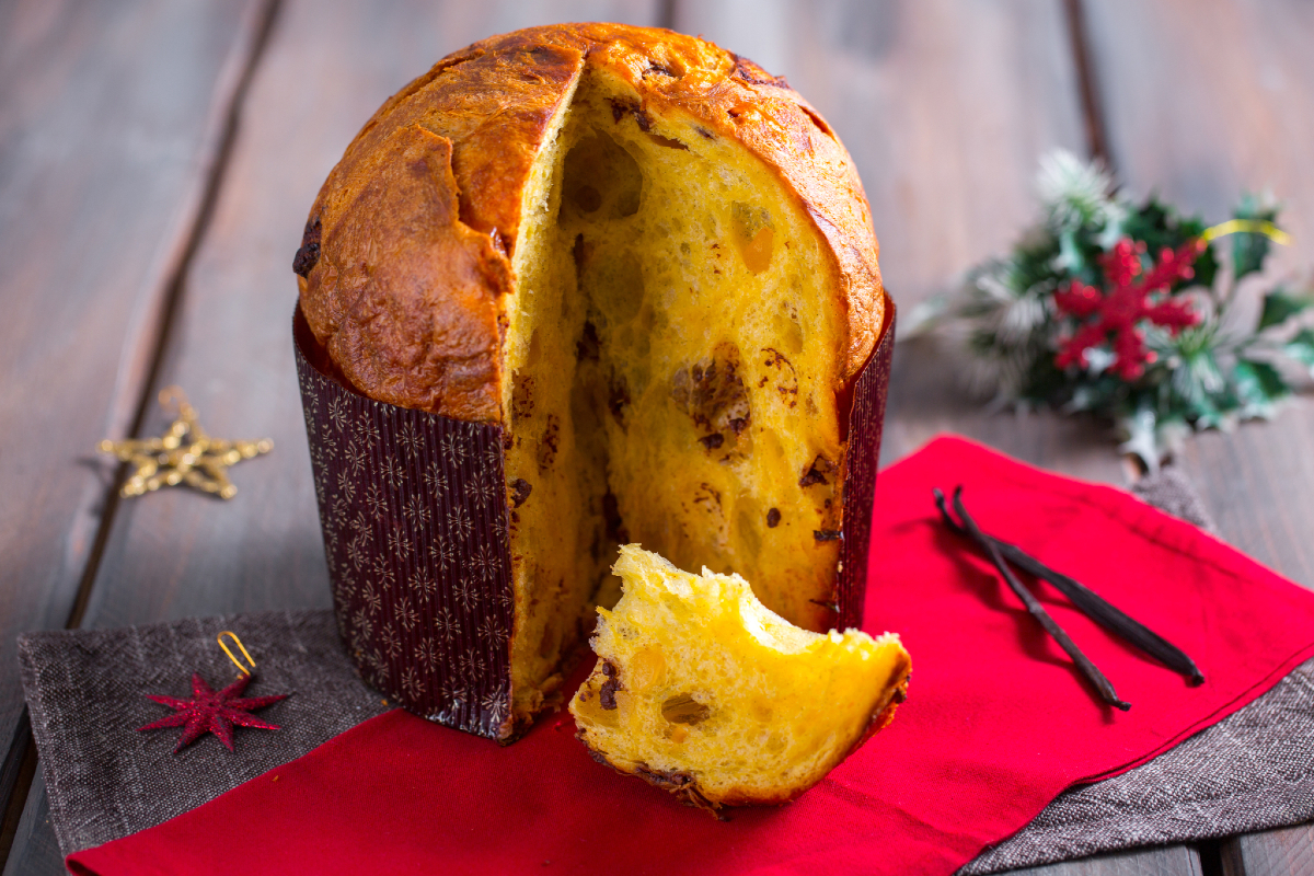 Pear and chocolate panettone
