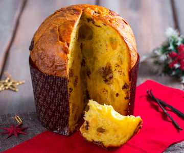 Pear and chocolate panettone