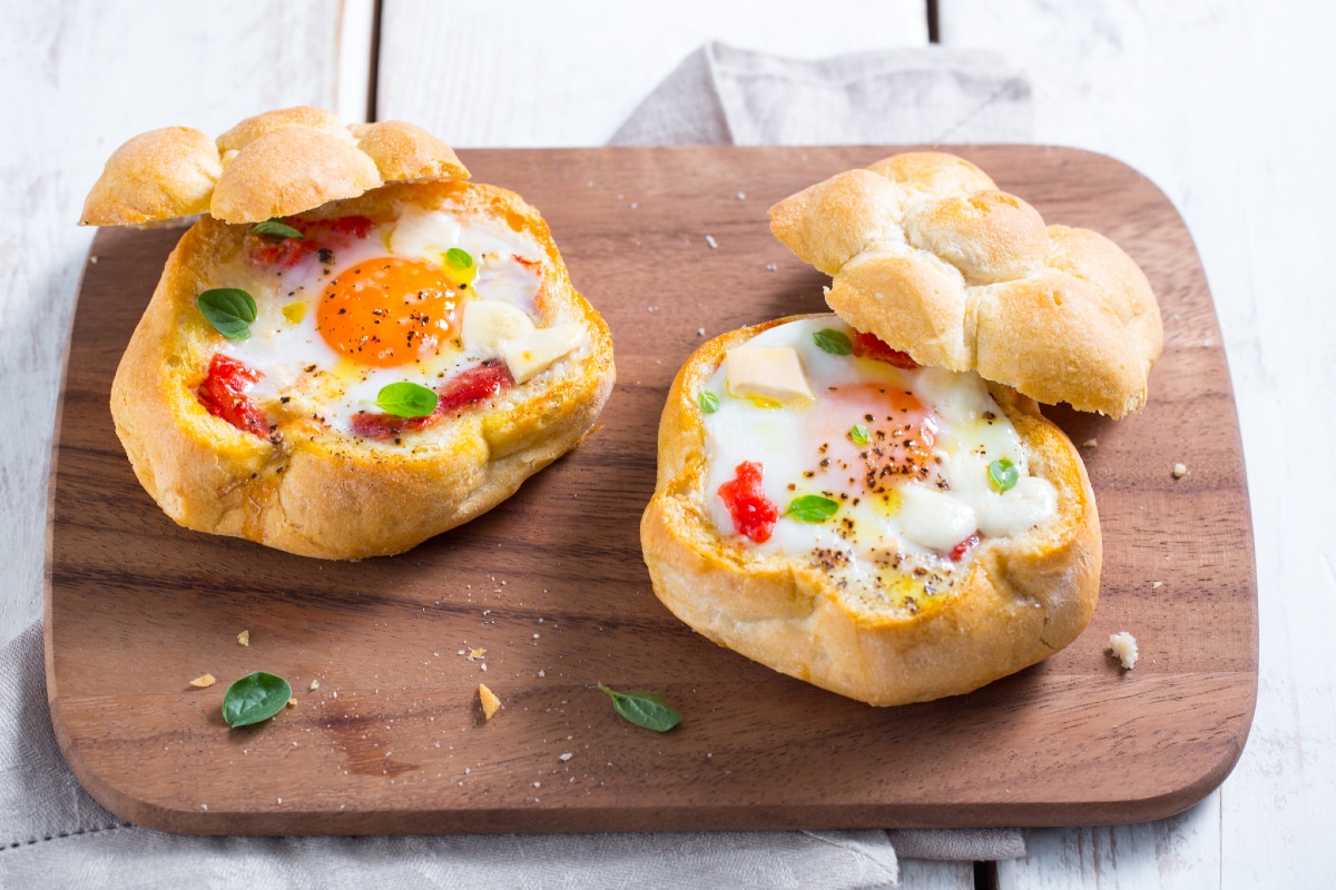 Eggs in bread