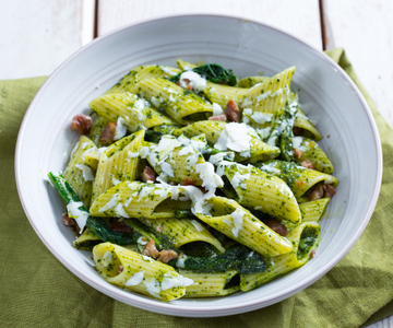 Kale and chestnut pasta