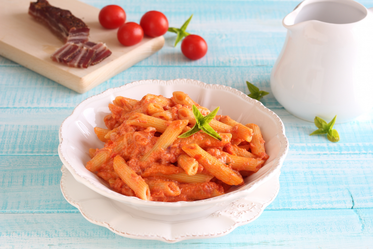 Pasta with pancetta and creamy tomato sauce (pasta del maresciallo)
