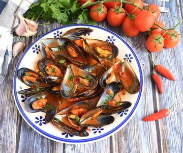 Mussels in spicy tomato sauce 