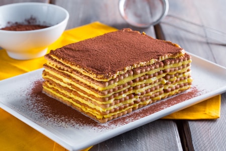 Tiramisu with dry cookies