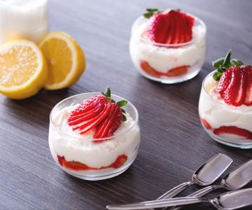 Strawberry tiramisu without eggs