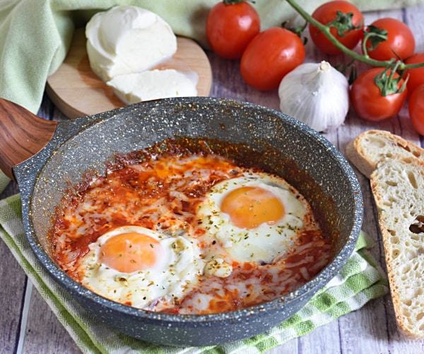Eggs pizzaiola