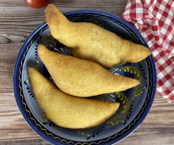 Panzerotti filled with spicy salami, mozzarella and tomato sauce