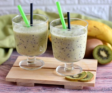 Kiwi banana smoothie