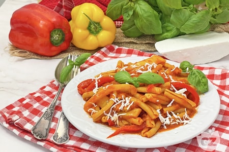 Pasta peperonata (Italian pepper sauce)