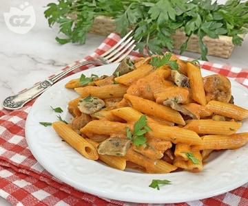 Pasta with mushroom rosé sauce