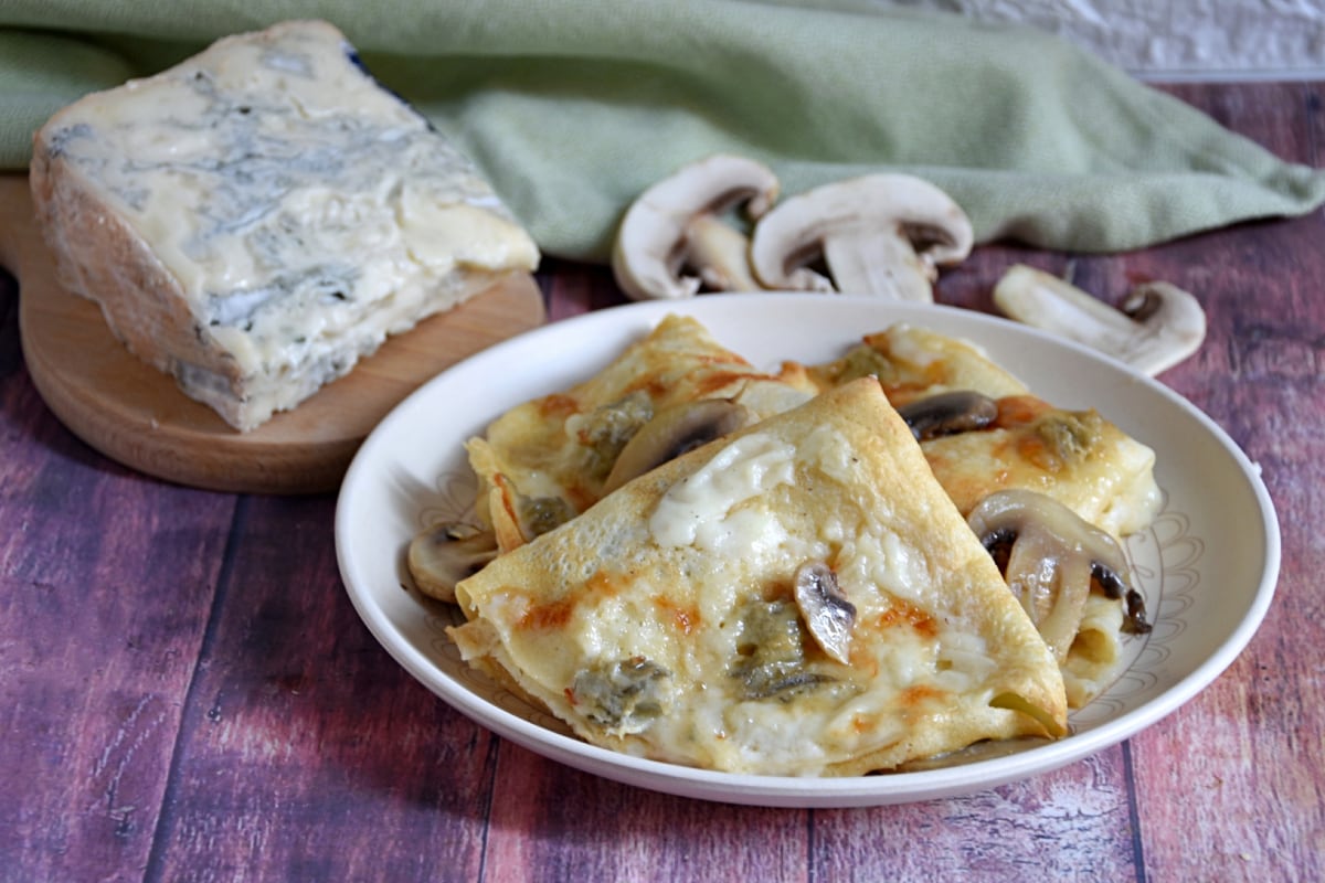 Mushroom gorgonzola crepes