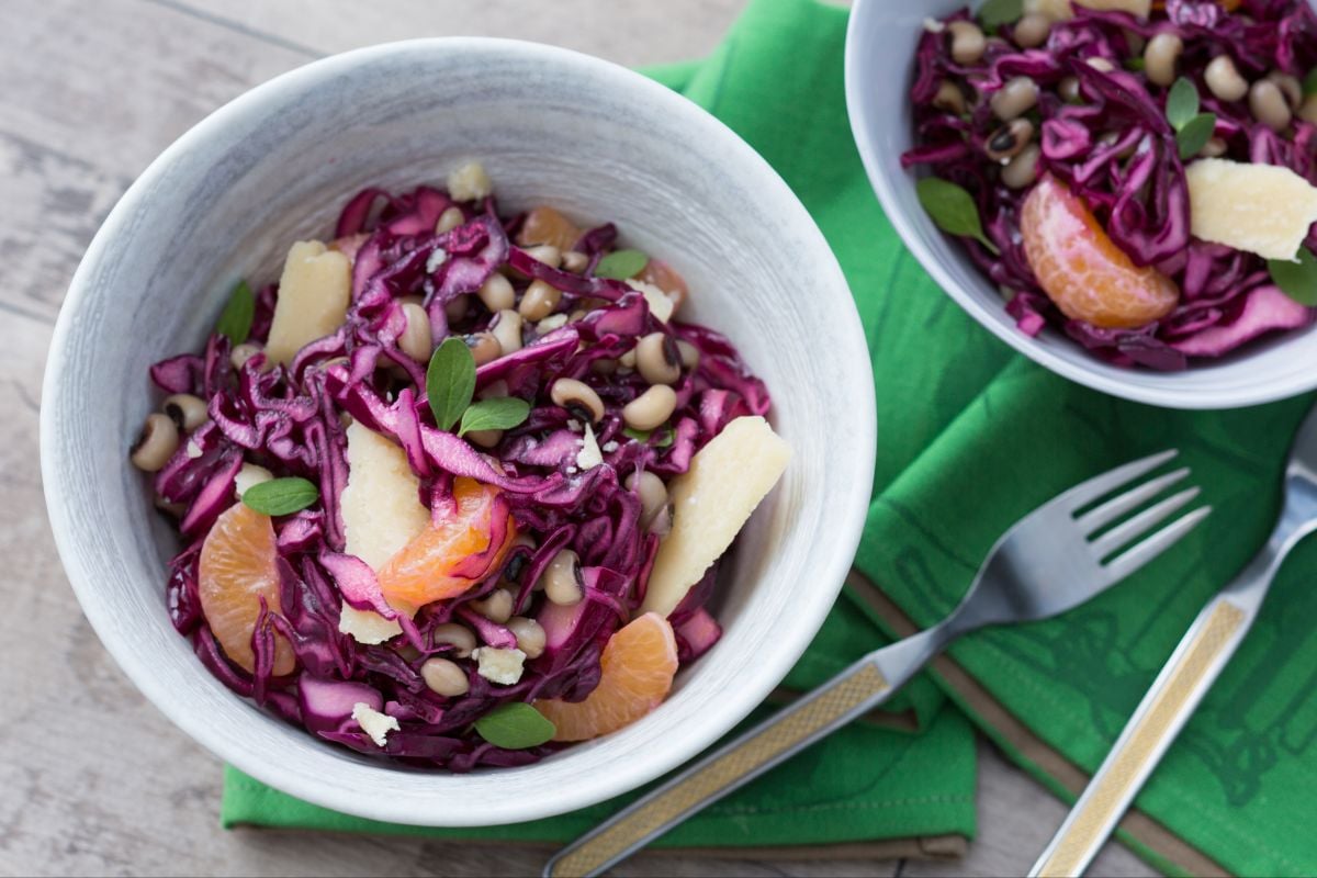 Black-eyed pea and cabbage salad