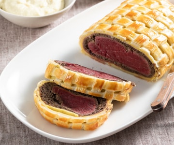 Beef Wellington with mashed potatoes