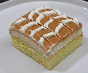 Fluffy Cake with Whipped Mascarpone-Caramel Filling