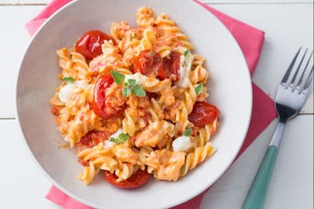 Pasta with cherry tomatoes and stracchino