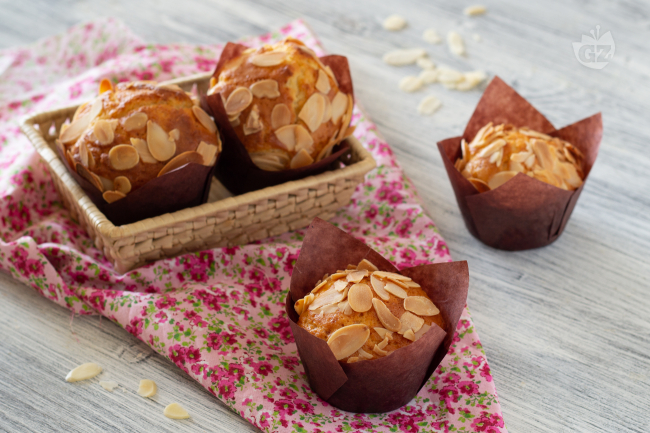 Ricotta and lemon muffins - Italian recipes by GialloZafferano