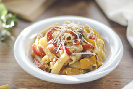 Pasta with peppers and bacon