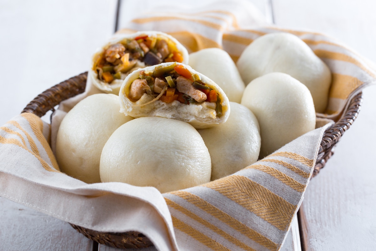 Steamed Buns Filled with Chicken and Vegetables
