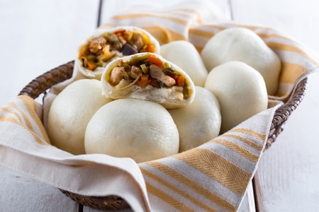 Steamed Buns Filled with Chicken and Vegetables