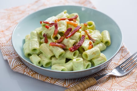 Pasta with zucchini pesto, ricotta, and speck