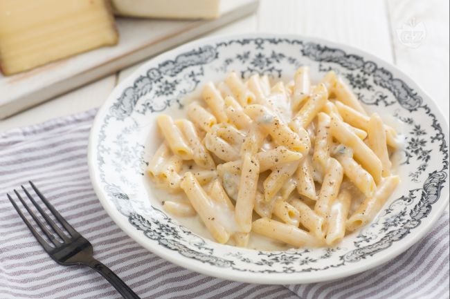 Pasta al Formaggio e Prosciutto (Pasta with Cheese and Ham)
