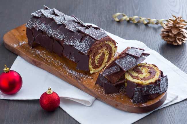 Yule Log (Buche de Noel) - Italian recipes by GialloZafferano