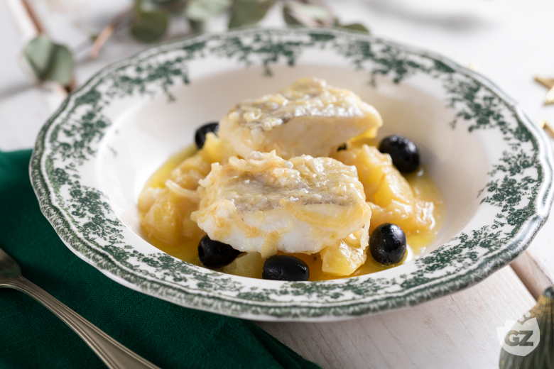 Cod with potatoes and olives