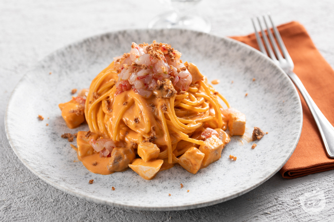 Seafood Carbonara with Shrimp - Italian recipes by GialloZafferano