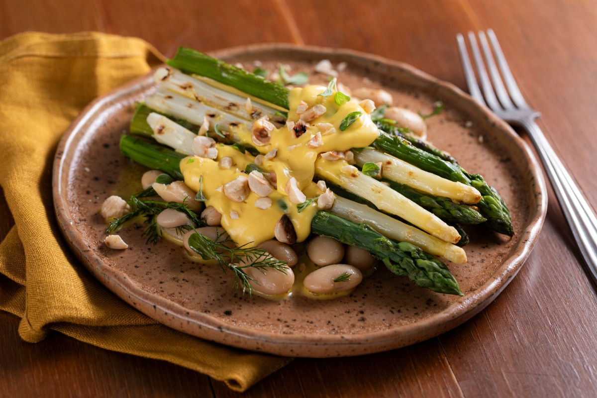 Asparagus with White Beans and Hollandaise Sauce