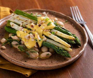 Asparagus with White Beans and Hollandaise Sauce