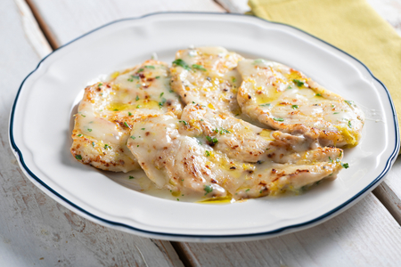 Chicken scaloppine with lemon