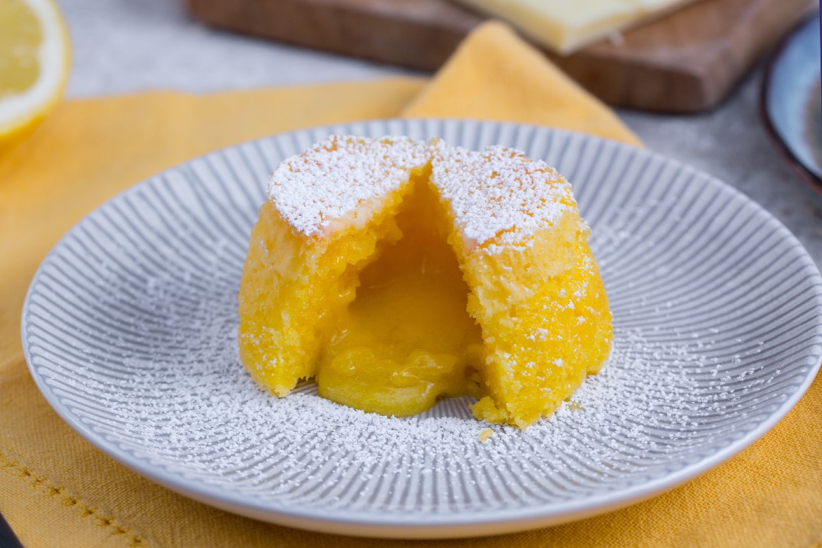 White Chocolate and Lemon Cake
