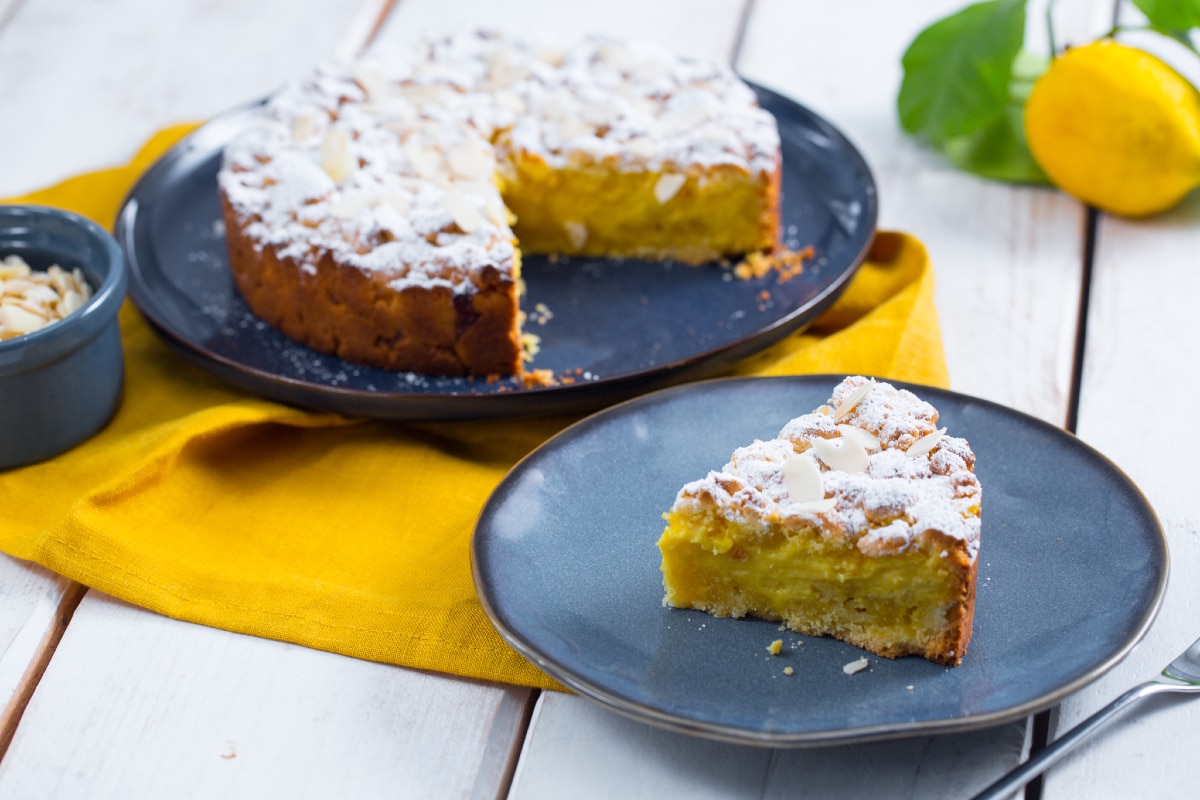 Lemon Cream Crumble Cake