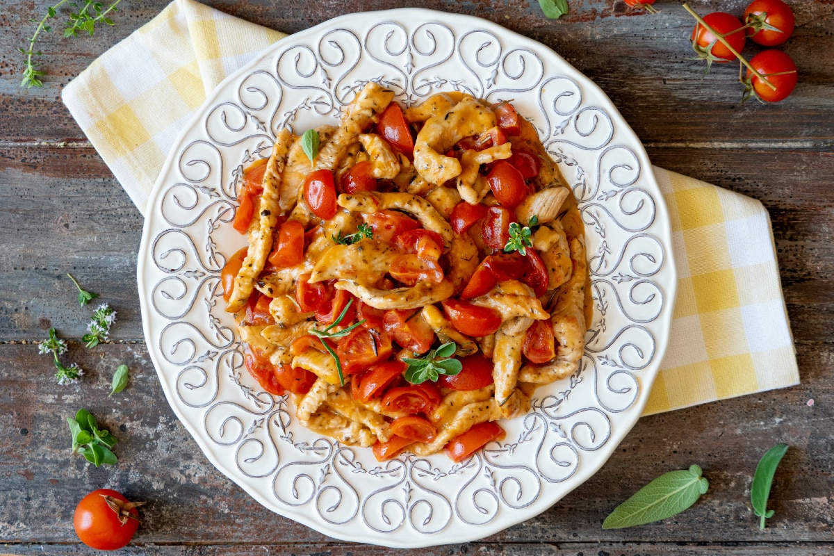 Turkey strips with cherry tomatoes