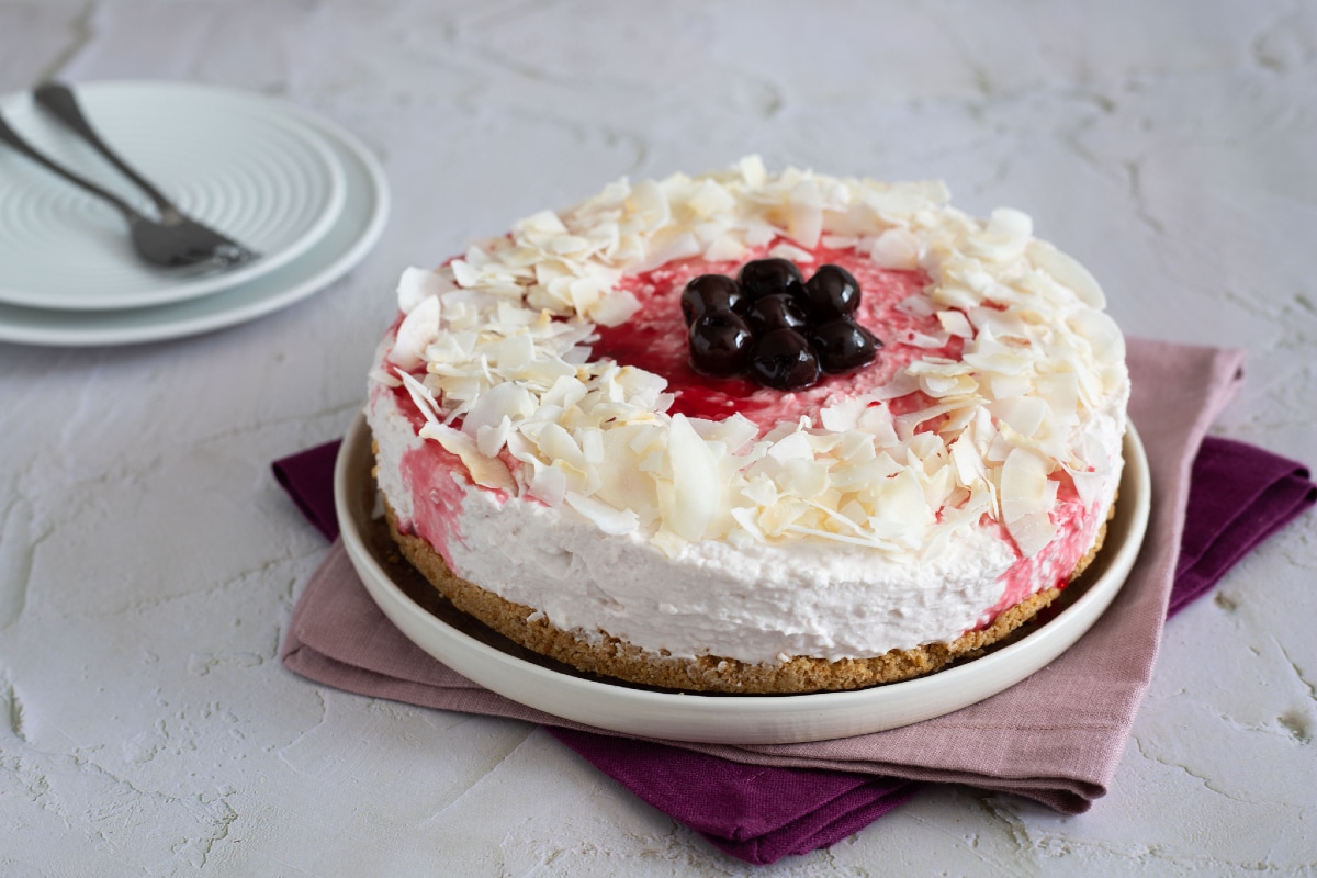 Cheesecake without gelatin with sour cherries and coconut