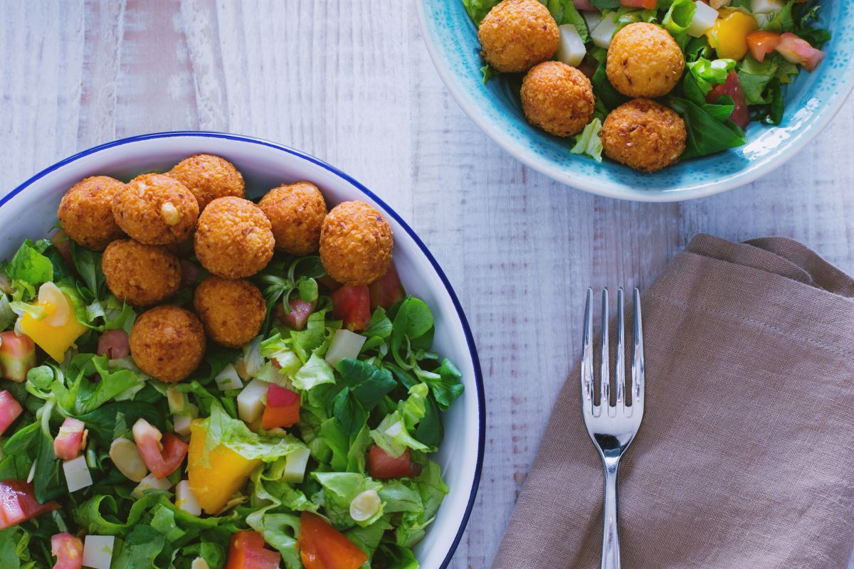 Meatballs in Salad