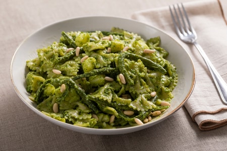 Cold pasta with pesto, potatoes, and green beans
