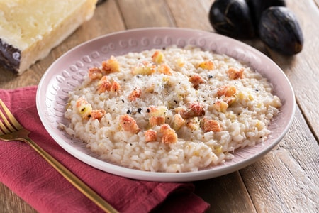 Risotto with Cheese, Pepper, and Figs