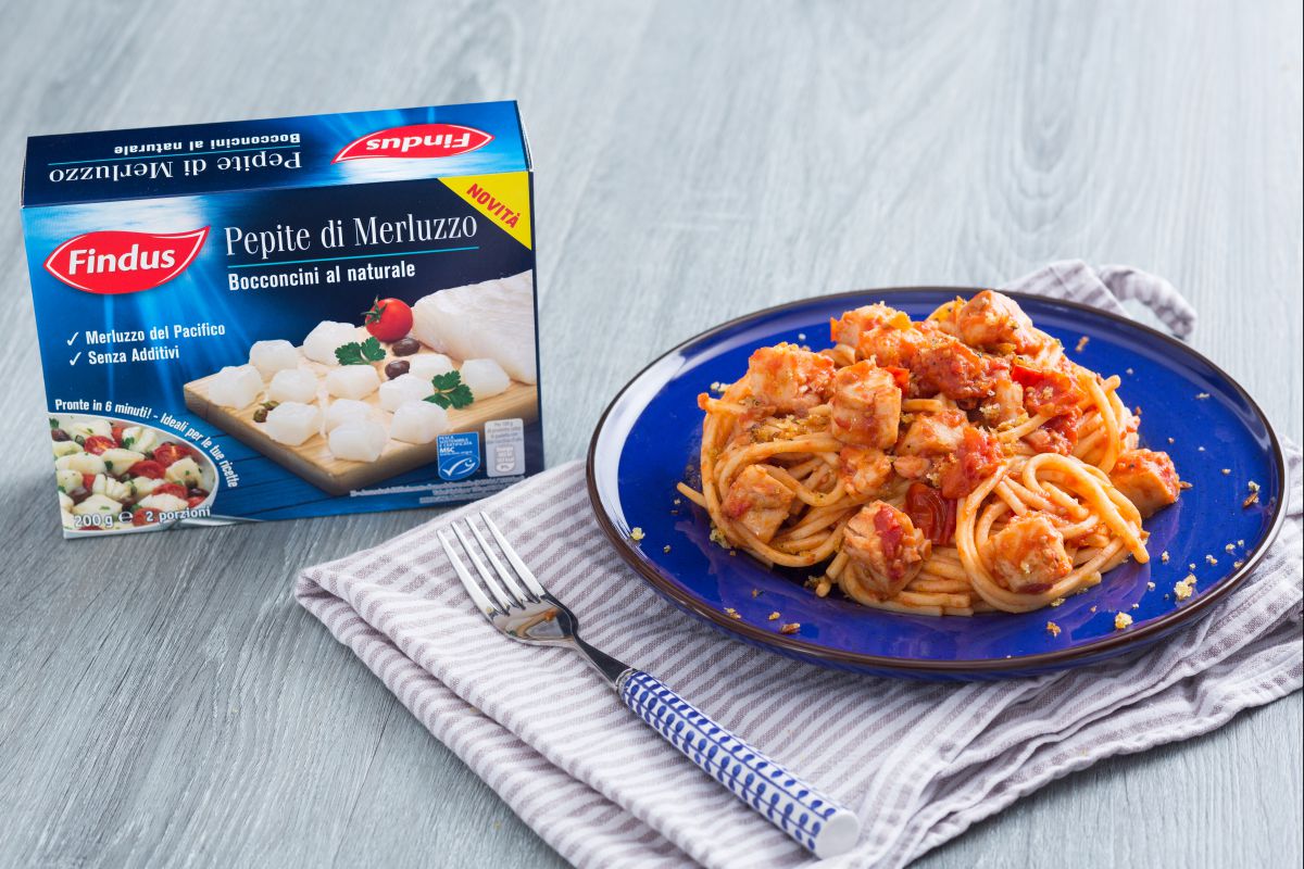 Spaghetti with Sauce, Cod, and Herb Bread