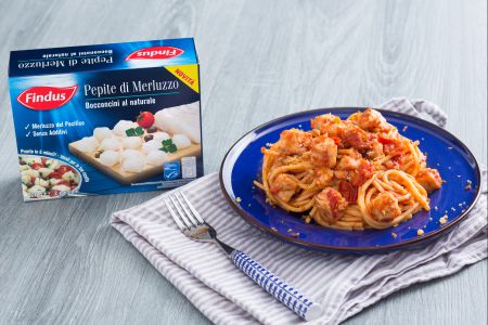 Spaghetti with Sauce, Cod, and Herb Bread