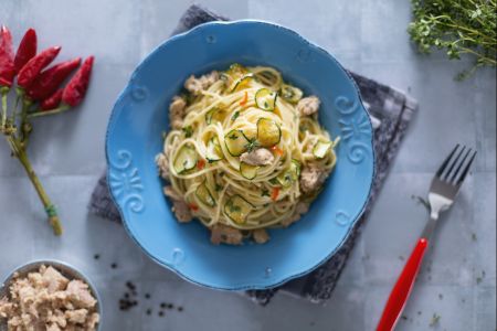 Spaghetti with tuna and zucchini